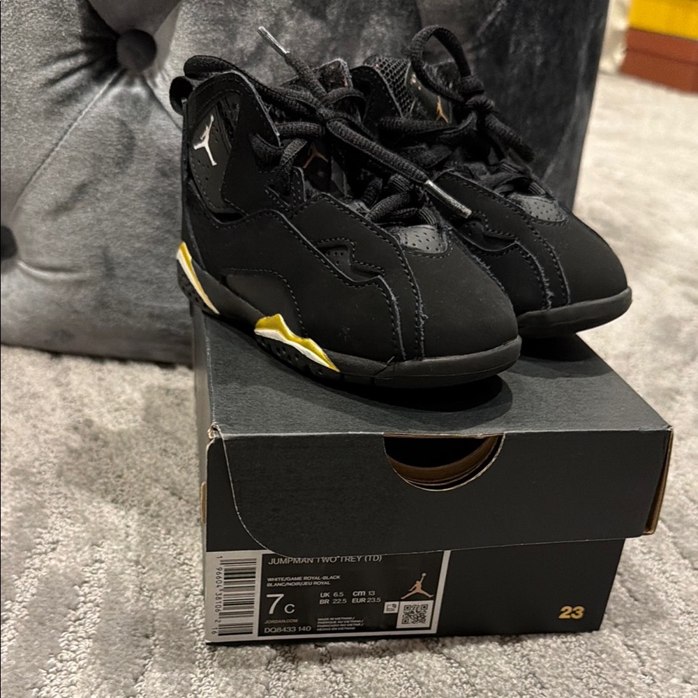 Jordan Kids Sneakers Black and Gold. Like New
